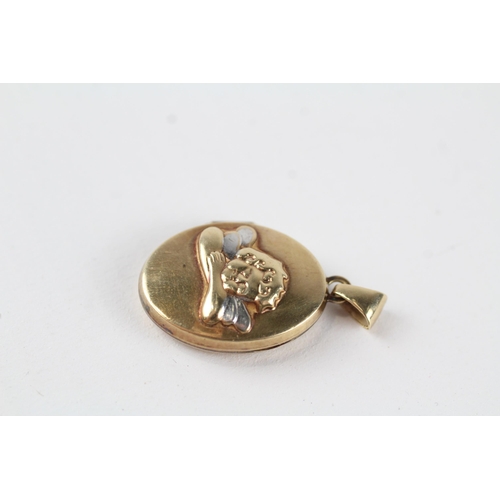 68 - 9ct gold cherub locket (1.5g)