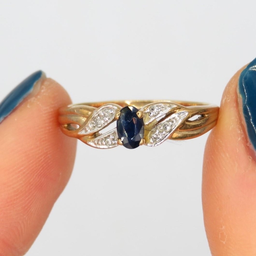 72 - 9ct gold vintage sapphire and diamond set dress ring (2g) Size  O