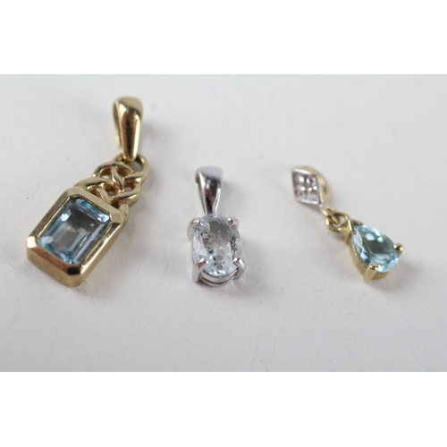 73 - 3 x 9ct white & yellow gold gemstone pendants set with diamond, topaz & aquamarine (3g)