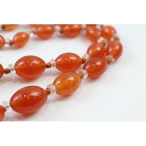 8 - 9ct gold clasp carnelian glass single strand necklace with white glass spacers (59.9g)