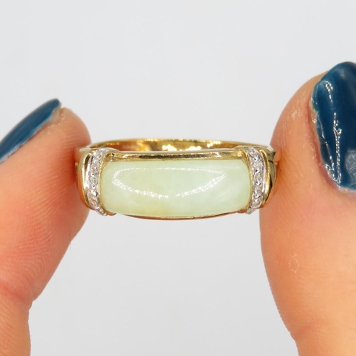 93 - 9ct gold vintage jade and diamond set dress ring (2.6g) Size  V