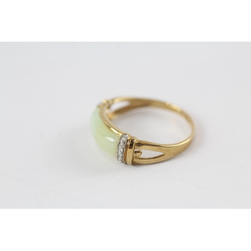 93 - 9ct gold vintage jade and diamond set dress ring (2.6g) Size  V