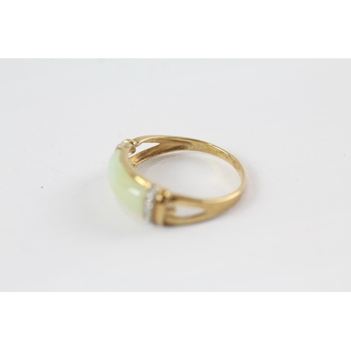 93 - 9ct gold vintage jade and diamond set dress ring (2.6g) Size  V