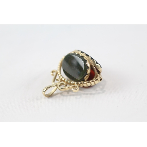 94 - 9ct gold onyx, carnelian & bloodstone swivel fob pendant (7.7g)