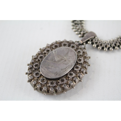 171 - Antique Victorian sterling silver book chain & hand etched locket (36g)