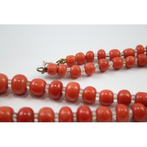 179 - Antique silver clasped graduated coral necklace (73g)