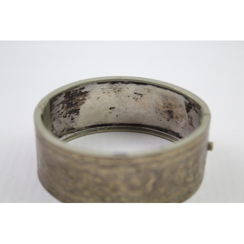 188 - Antique Victorian etched floral design bangle bracelet (23g)