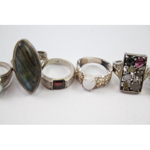 211 - A collection of sterling silver gemstone rings including labradorite (38g)