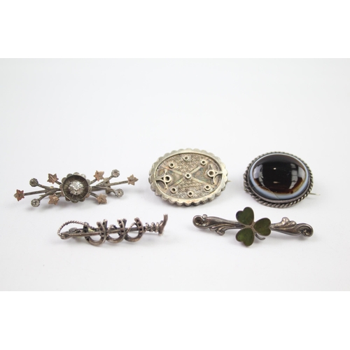 213 - A collection of antique sterling silver brooches including Victorian (19g)