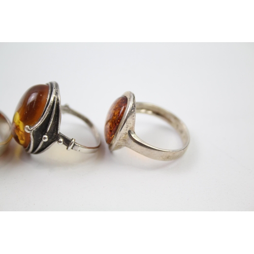 219 - A collection of sterling silver amber rings (23g)