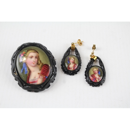 232 - Antique Victorian jet hand painted portrait brooch & earrings set (27g)