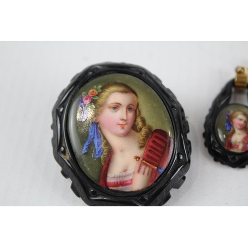 232 - Antique Victorian jet hand painted portrait brooch & earrings set (27g)