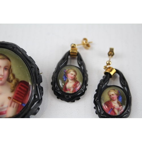 232 - Antique Victorian jet hand painted portrait brooch & earrings set (27g)