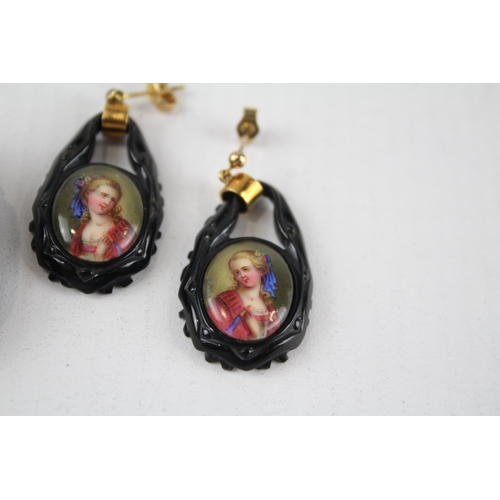 232 - Antique Victorian jet hand painted portrait brooch & earrings set (27g)