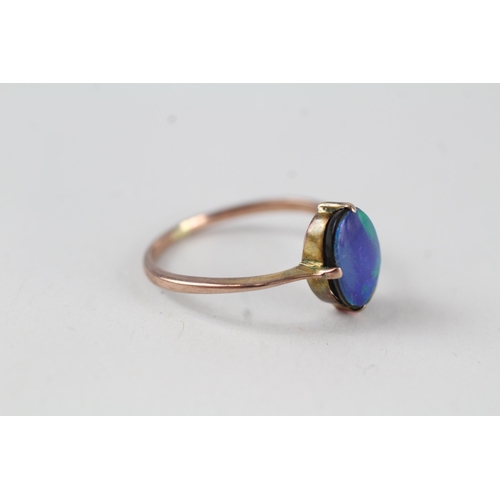 115 - 7ct gold opal doublet dress ring (1.6g)