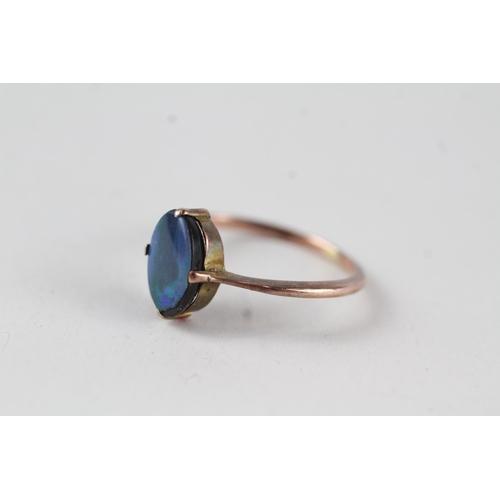 115 - 7ct gold opal doublet dress ring (1.6g)