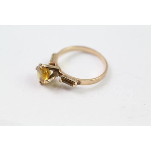 116 - 9ct gold yellow sapphire dress ring (2.2g) Size  M