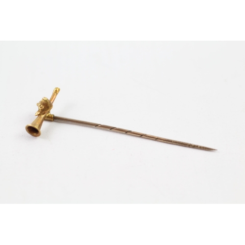 132 - 15ct gold antique fox hunting trophy stick pin (0.9g)