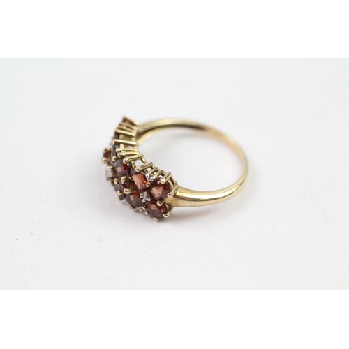 145 - 9ct gold garnet & diamond half eternity ring (2.8g) Size  P 1/2