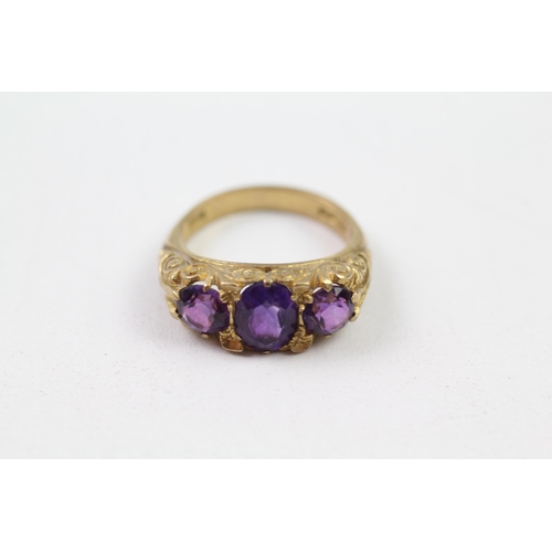 148 - 9ct gold antique amethyst three stone ring (4.9g) Size  M 1/2