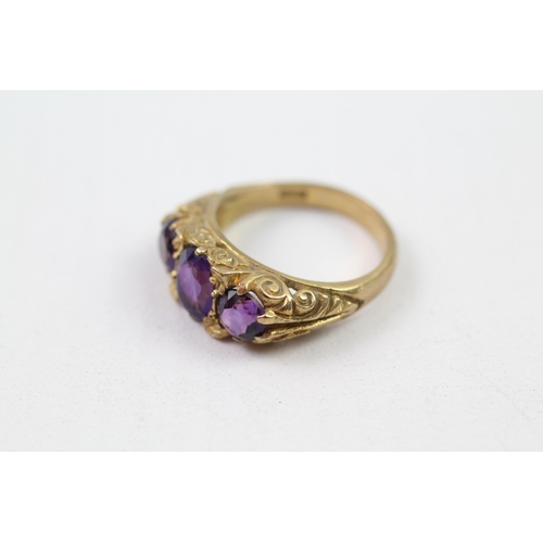 148 - 9ct gold antique amethyst three stone ring (4.9g) Size  M 1/2