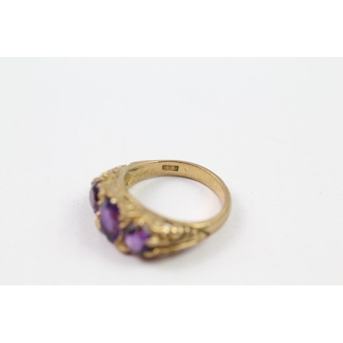 148 - 9ct gold antique amethyst three stone ring (4.9g) Size  M 1/2