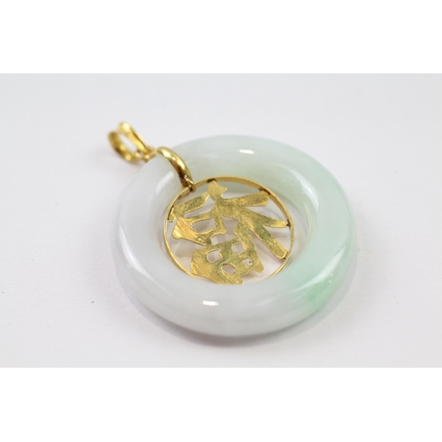 151 - 20ct gold asian jade pendant (12.6g)