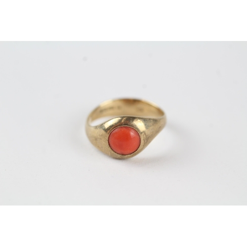 24 - 9ct gold 1970's coral ring (1.7g) Size  F