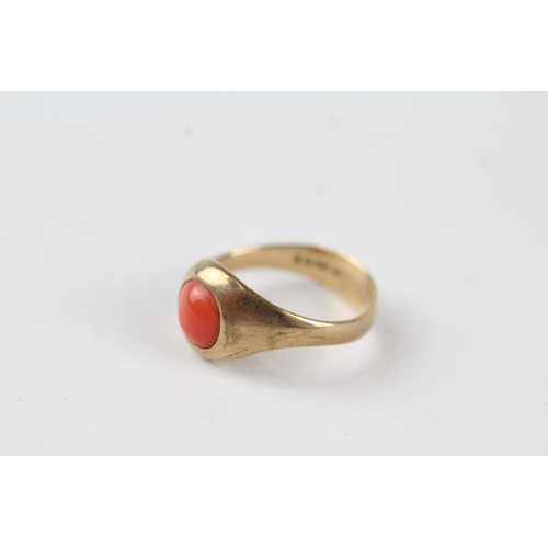 24 - 9ct gold 1970's coral ring (1.7g) Size  F