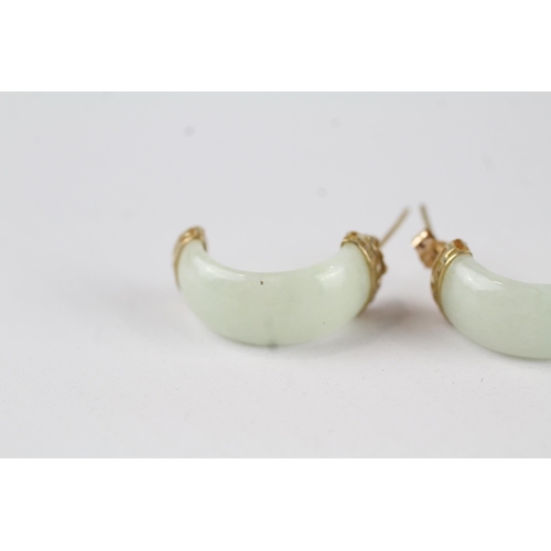 26 - 9ct gold drop jade earrings (4g)