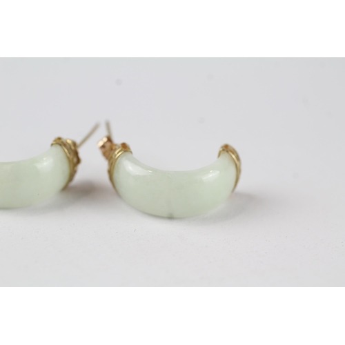 26 - 9ct gold drop jade earrings (4g)