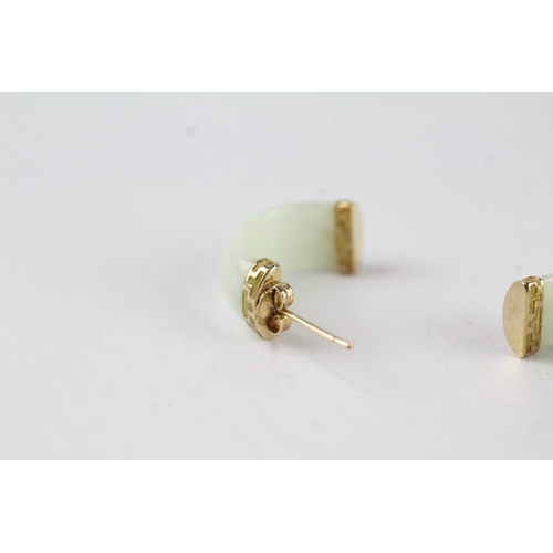 26 - 9ct gold drop jade earrings (4g)