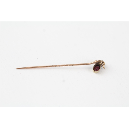 31 - 9ct gold Victorian garnet & seed pearl spider tie pin (1.1g)