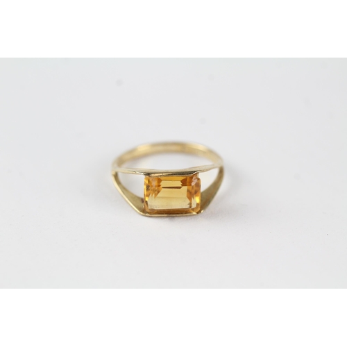 33 - 9ct gold citrine ring (2.1g) Size  K