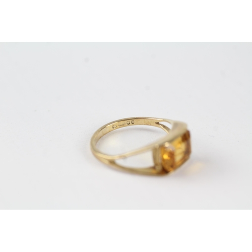 33 - 9ct gold citrine ring (2.1g) Size  K