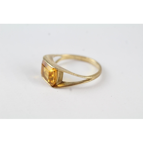 33 - 9ct gold citrine ring (2.1g) Size  K