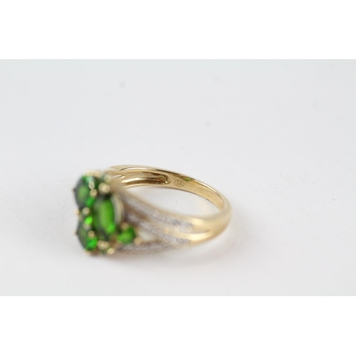 34 - 9ct gold diopside & diamond cluster ring (3.5g) Size  P