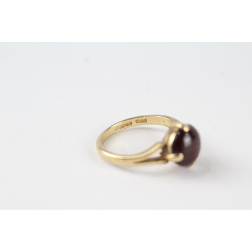 39 - 9ct gold garnet solitaire ring (2.8g) Size  L