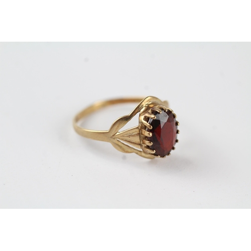 42 - 9ct gold vintage garnet dress ring (2g) Size  Q