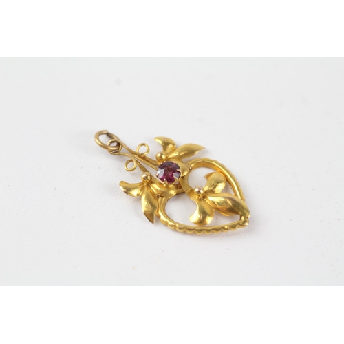 46 - 9ct gold antique garnet pendant (0.8g)