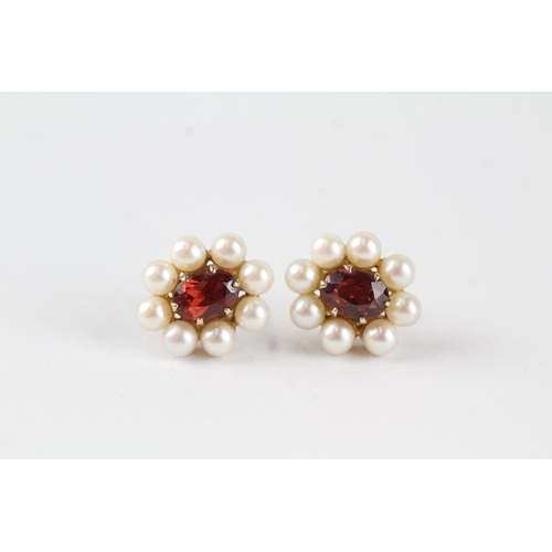 49 - 9ct gold garnet & cultured pearl stud earrings (4.1g)