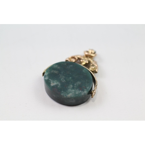 61 - 9ct gold antique bloodstone fob (9.5g)