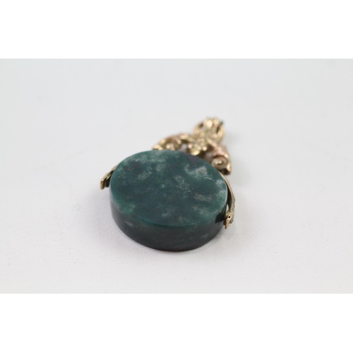 61 - 9ct gold antique bloodstone fob (9.5g)