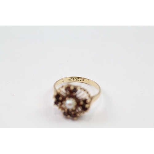 63 - 9ct gold garnet & pearl cluster ring (2.6g) Size  M