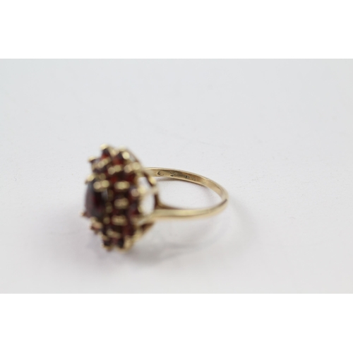 65 - 9ct gold vintage garnet cluster ring (4.1g) Size  K