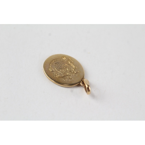 86 - 9ct gold family crest pendant (2.1g)