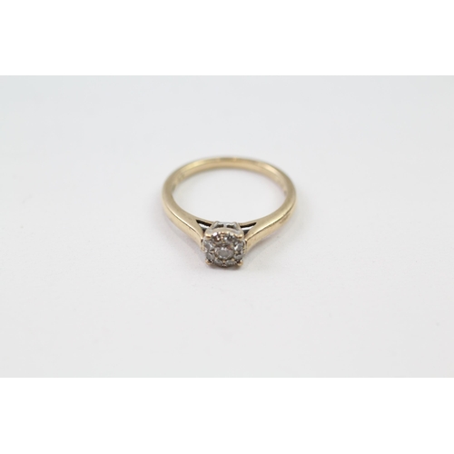 90 - 9ct gold diamond cluster ring (2.5g) Size  M