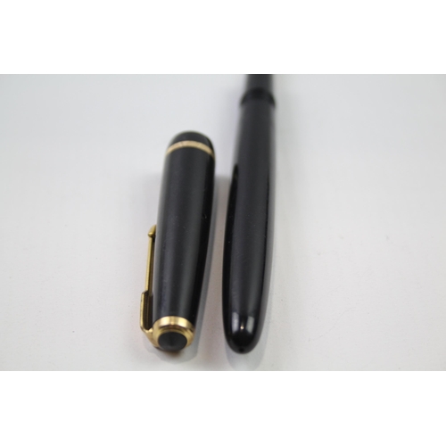 352 - Vintage PARKER Victory Black FOUNTAIN PEN w/ 14ct Gold Nib WRITING