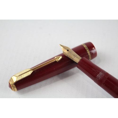 383 - Vintage PARKER Victory Burgundy FOUNTAIN PEN w/ 14ct Gold Nib WRITING