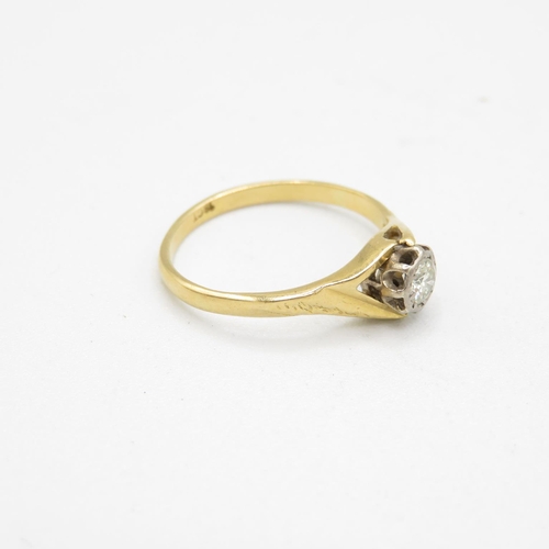 390 - 18ct Gold and 0.2ct diamond ring size L (2.4g)